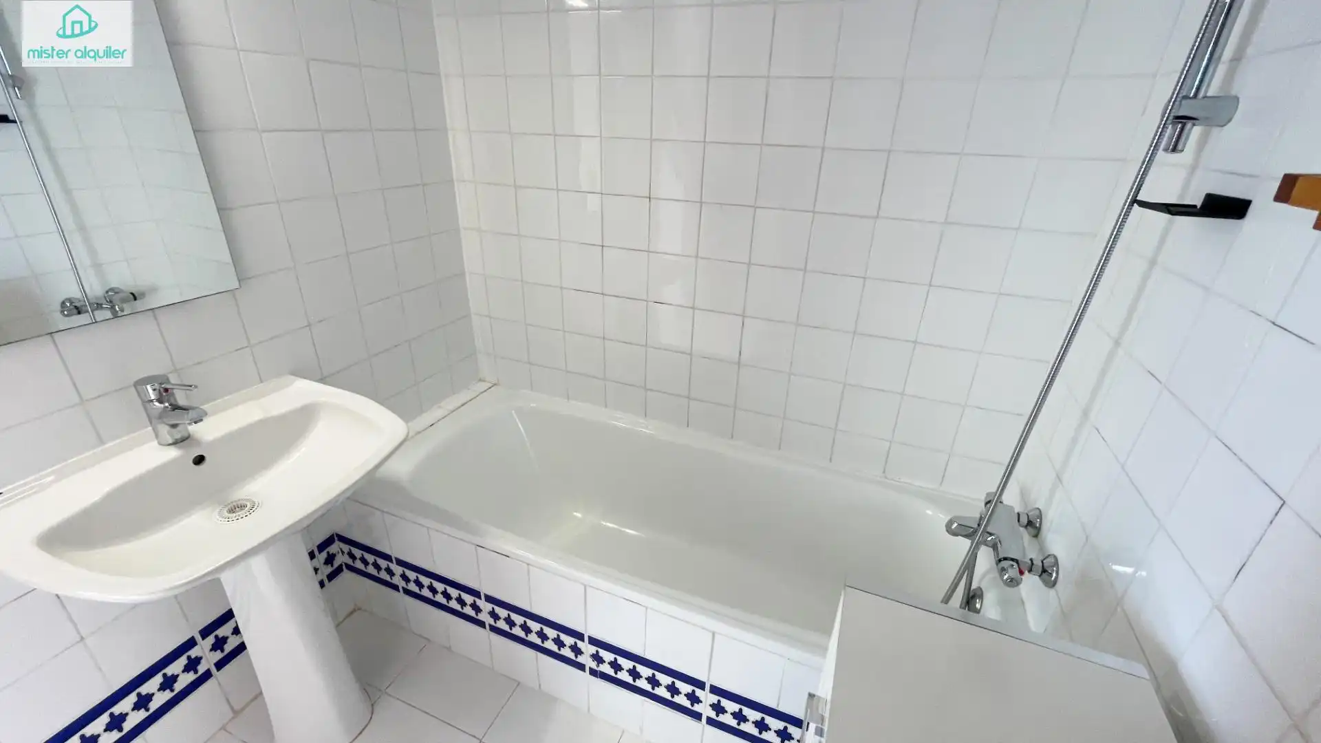 Baño de Casa o chalet de alquiler en El Campello con Calefacción, Terraza y Amueblado