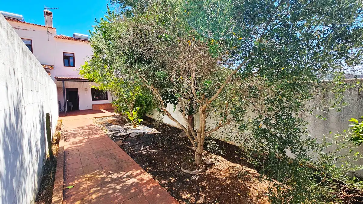 Jardín de Casa adosada en venta en Aroche con Aire acondicionado, Jardín privado y Amueblado