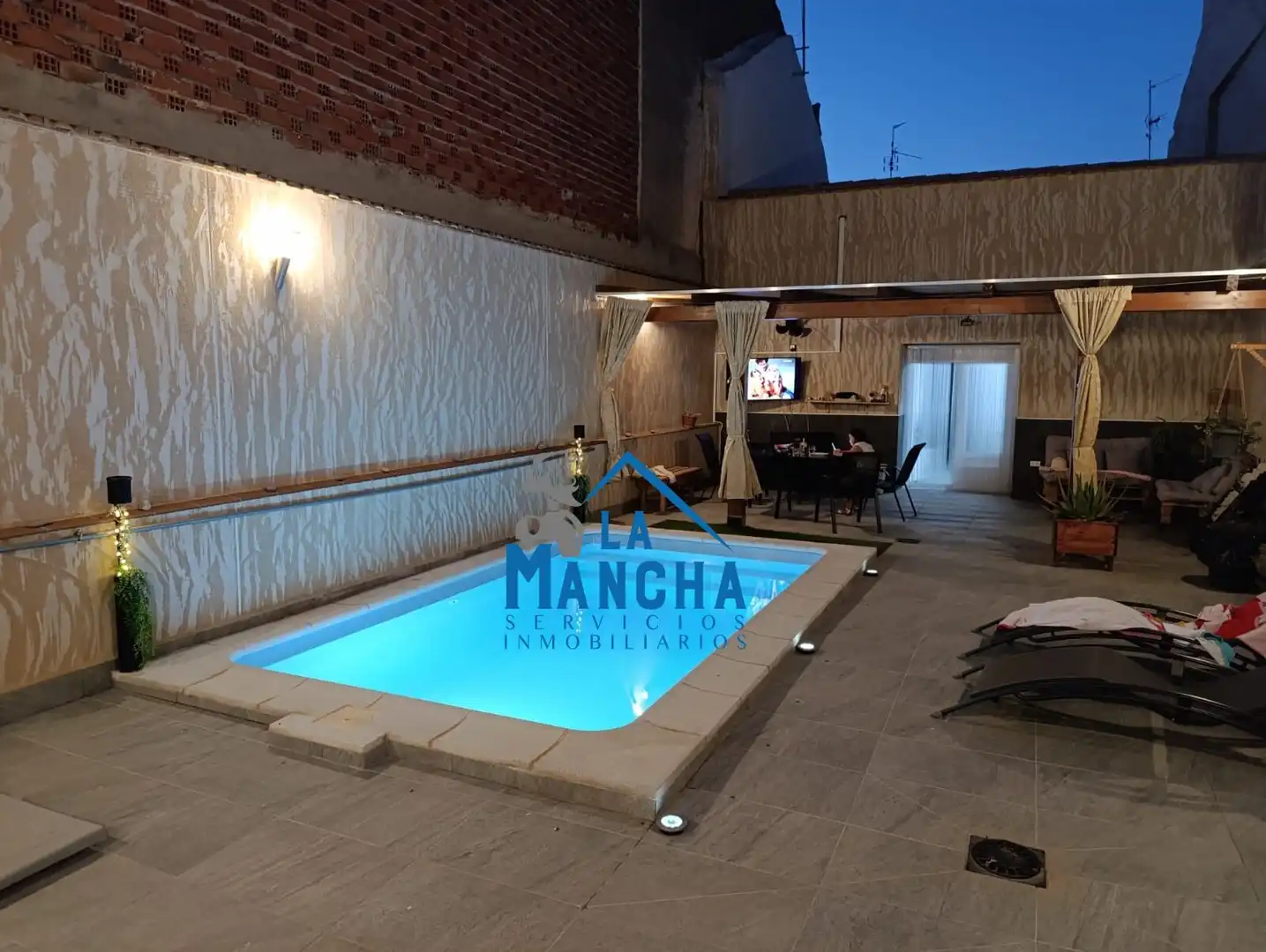 Piscina de Casa o xalet en venda en Madrigueras amb Piscina i Moblat