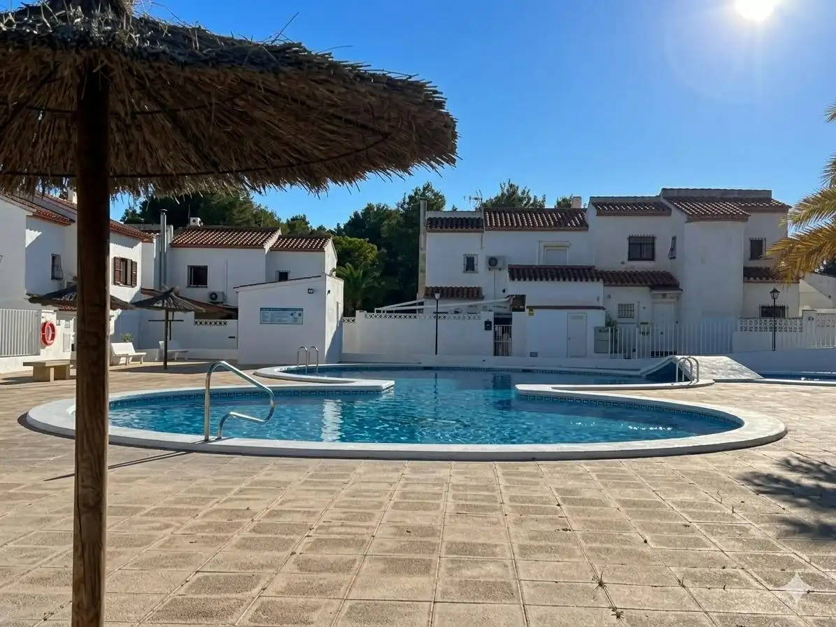 Piscina de Casa adosada en venta en La Nucia con Aire acondicionado, Jardín privado y Trastero