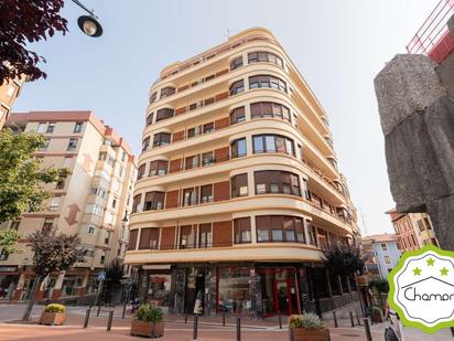 Vista exterior de Pis en venda en Barakaldo  amb Calefacció, Traster i Balcó
