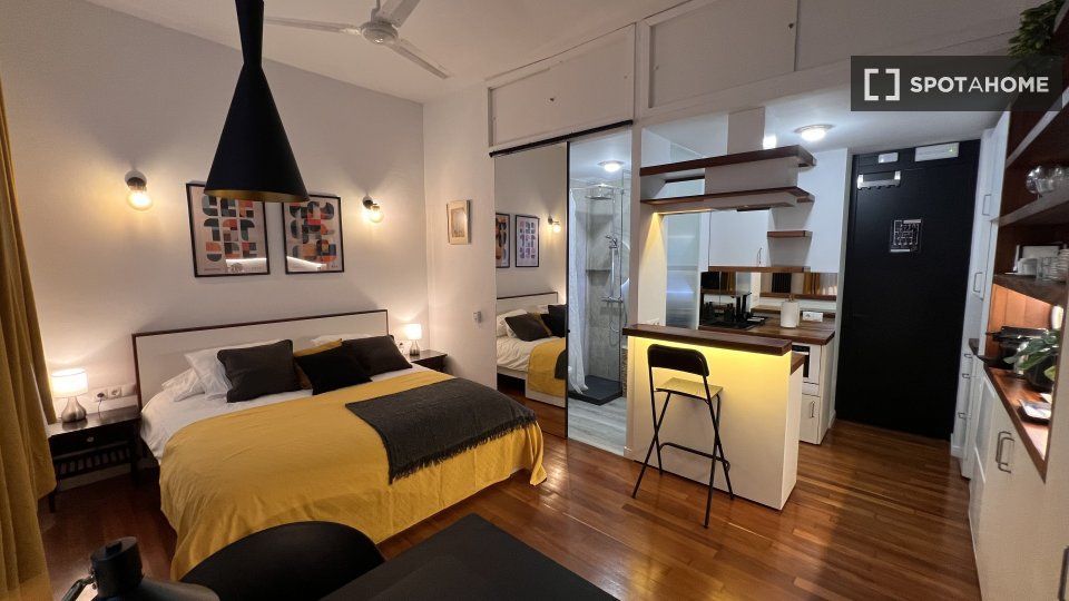 Piso de alquiler en Cortes - Huertas