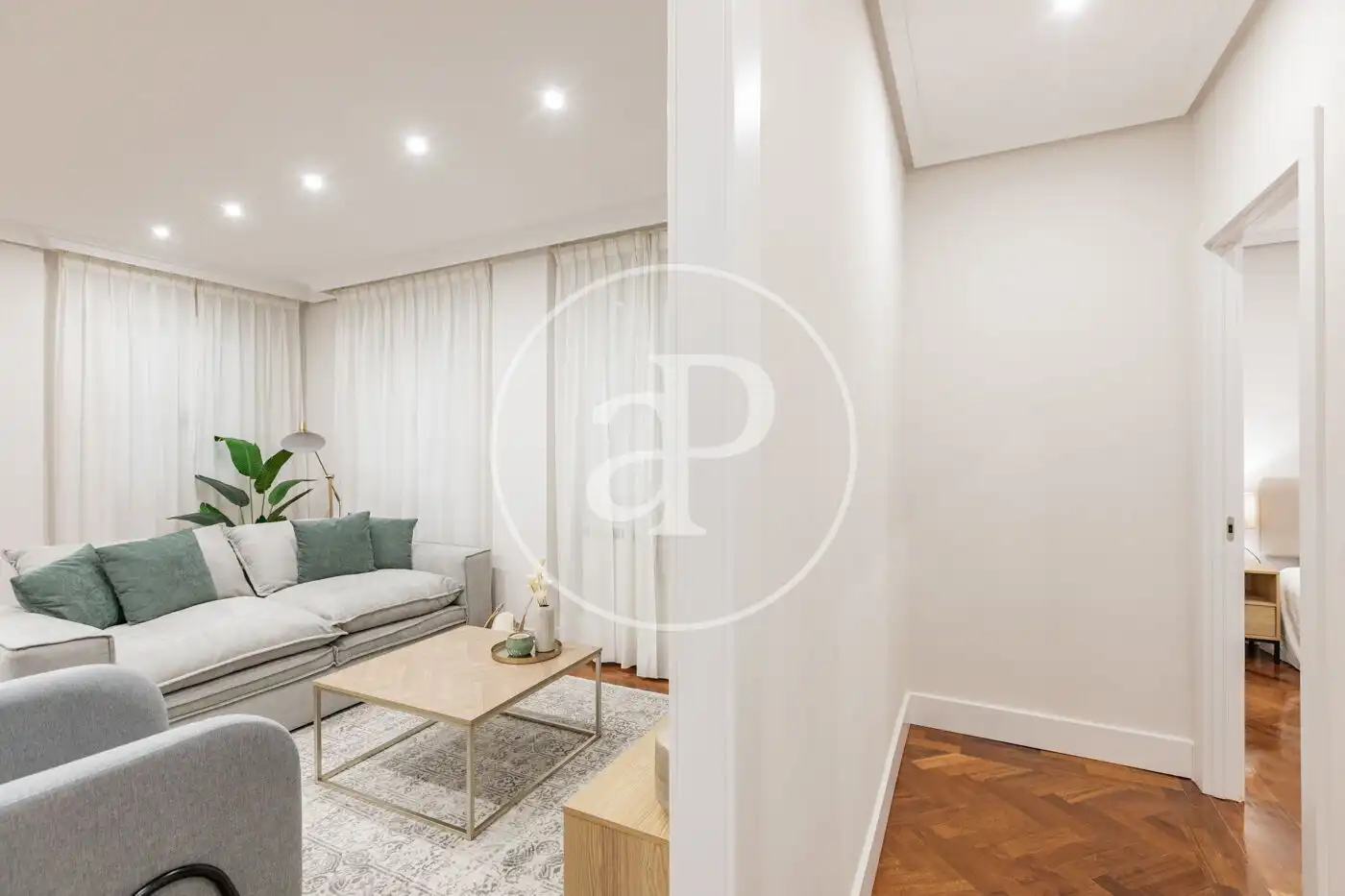 Sala d'estar de Pis en venda en Madrid amb Aire condicionat, Calefacció i Moblat