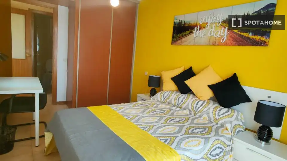 Schlafzimmer von Wohnung zur Miete in Alcalá de Henares mit Klimaanlage, Heizung und Möbliert