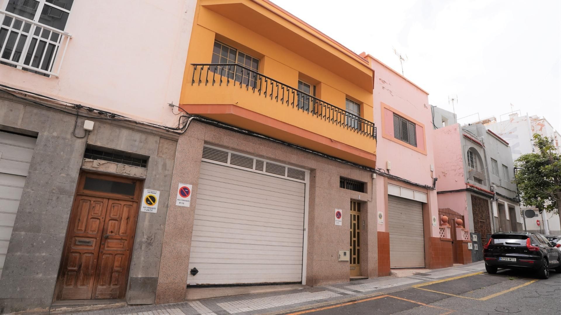 Vista exterior de Casa o xalet en venda en Las Palmas de Gran Canaria amb Terrassa, Traster i Balcó