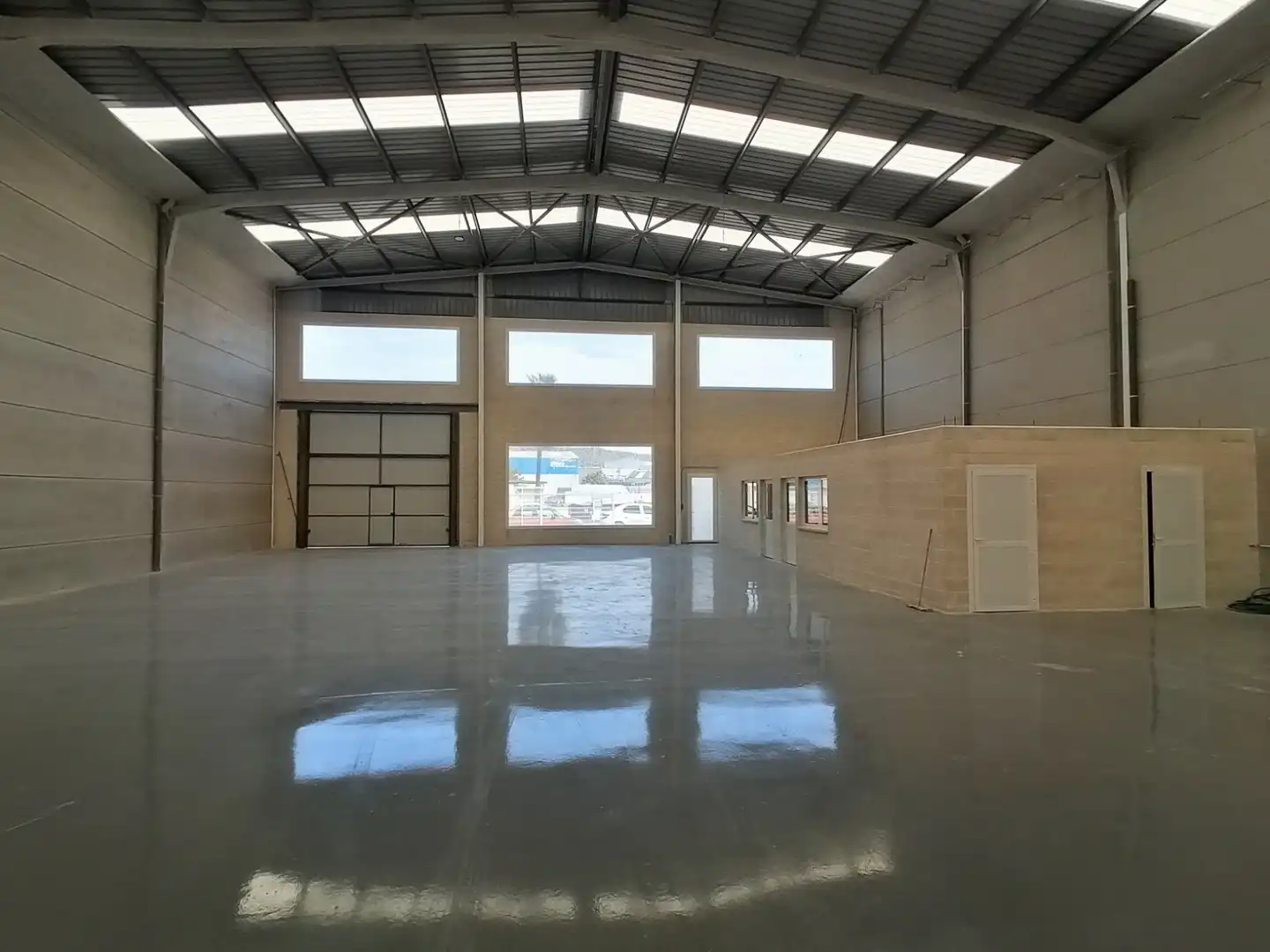Fabrikhallen zur Miete in Montserrat