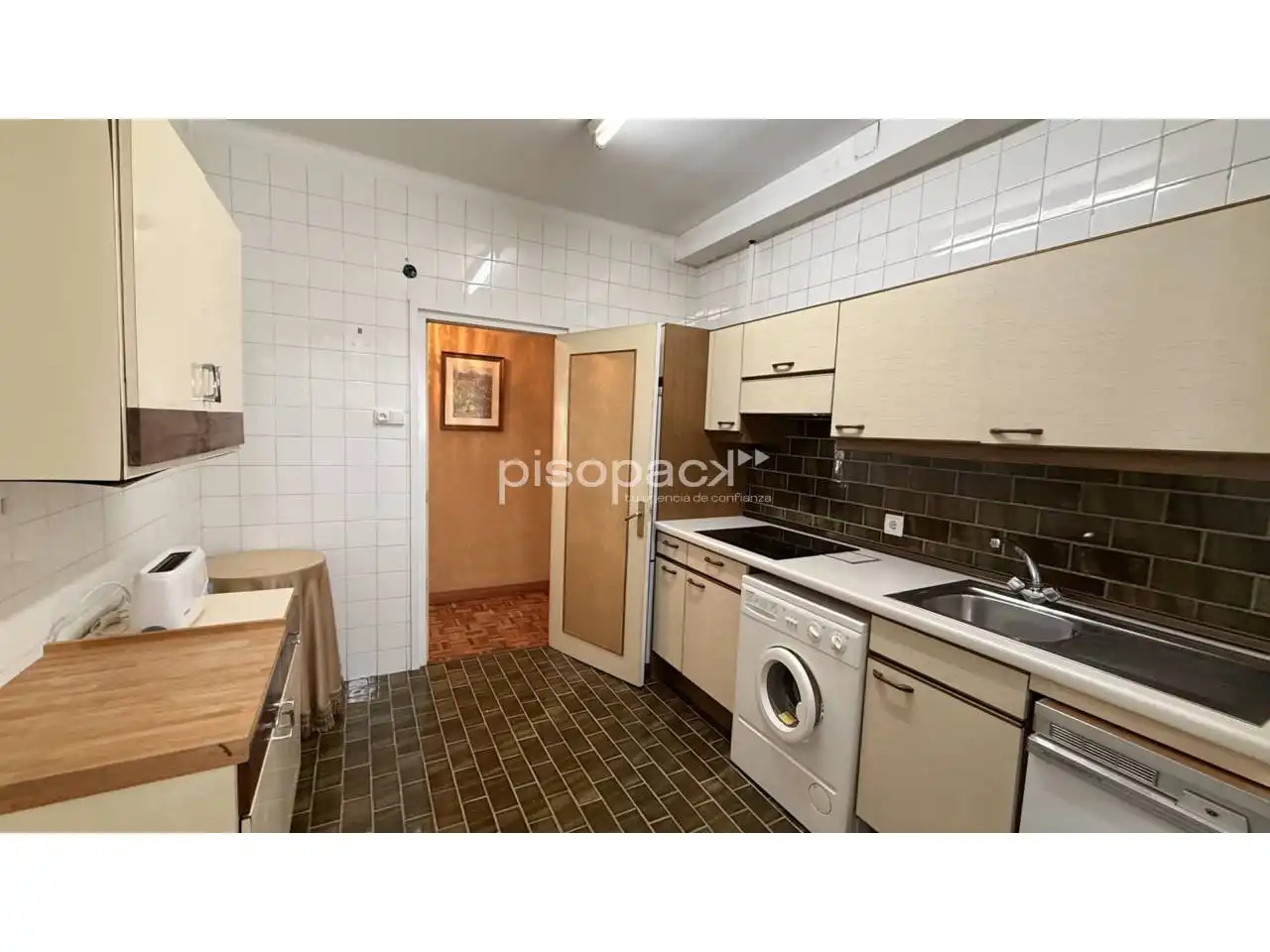 Kitchen of Flat for sale in  Pamplona / Iruña  with Heating, Parquet flooring and Storage room