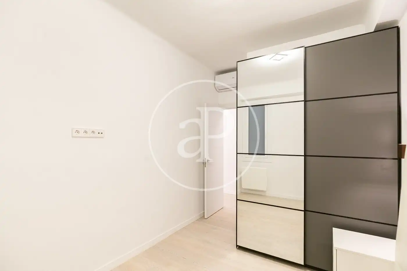 Wohnung zum Verkauf in Barcelona mit Klimaanlage, Heizung und Möbliert