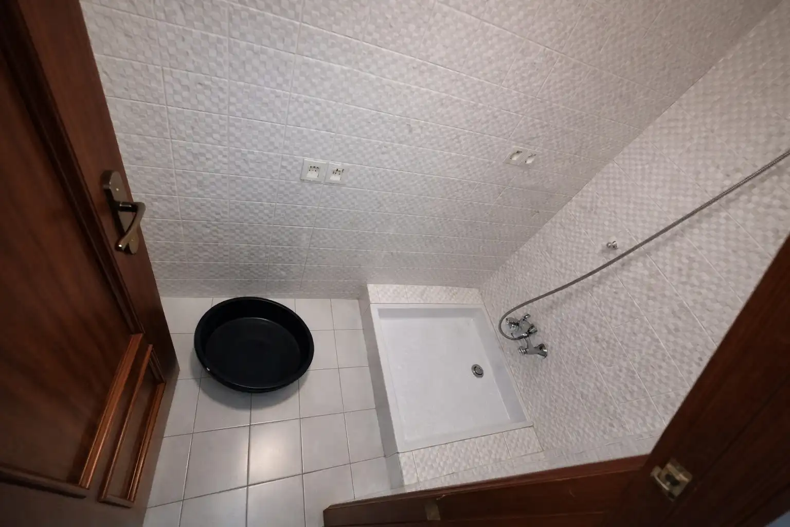 Bathroom of Commercial properties for rent in Torrelavega 