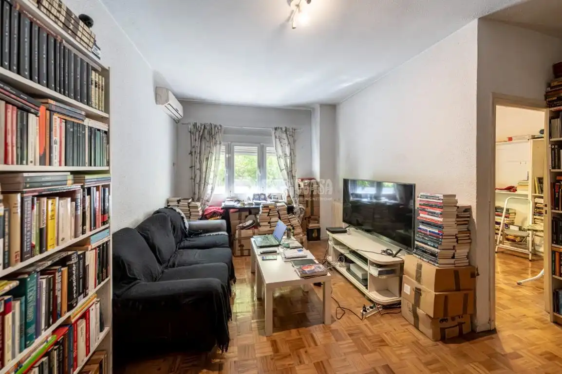 Habitación de Piso en venta en Madrid con Calefacción