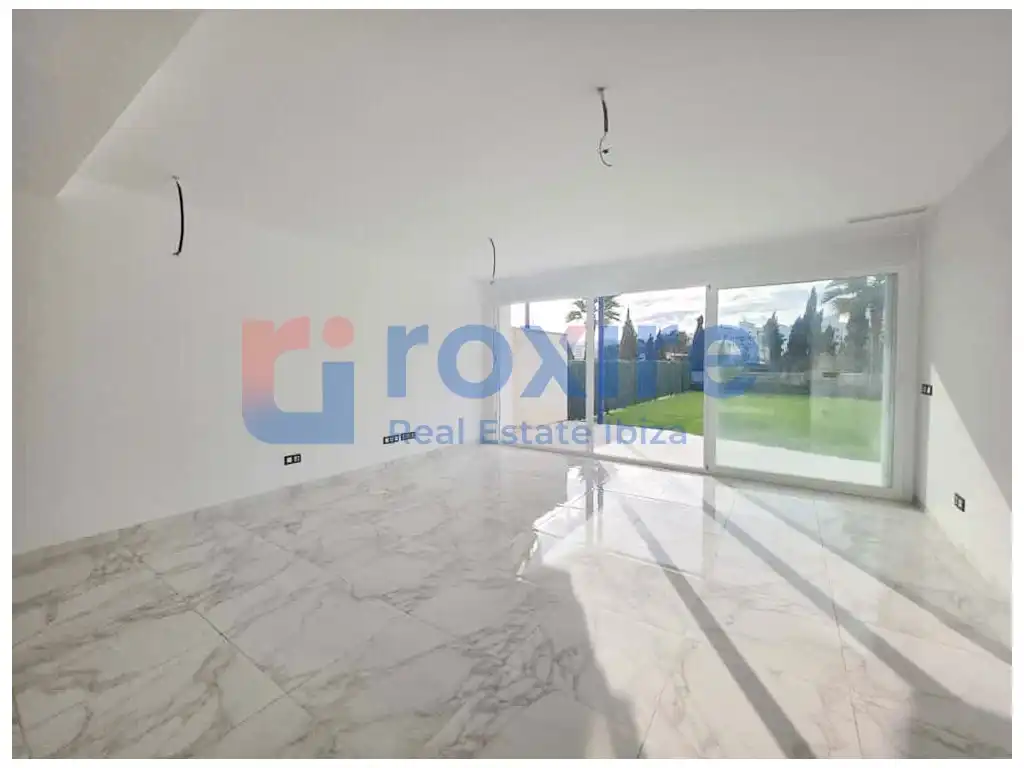 Sala d'estar de Planta baixa en venda en Sant Josep de sa Talaia amb Aire condicionat, Jardí privat i Terrassa