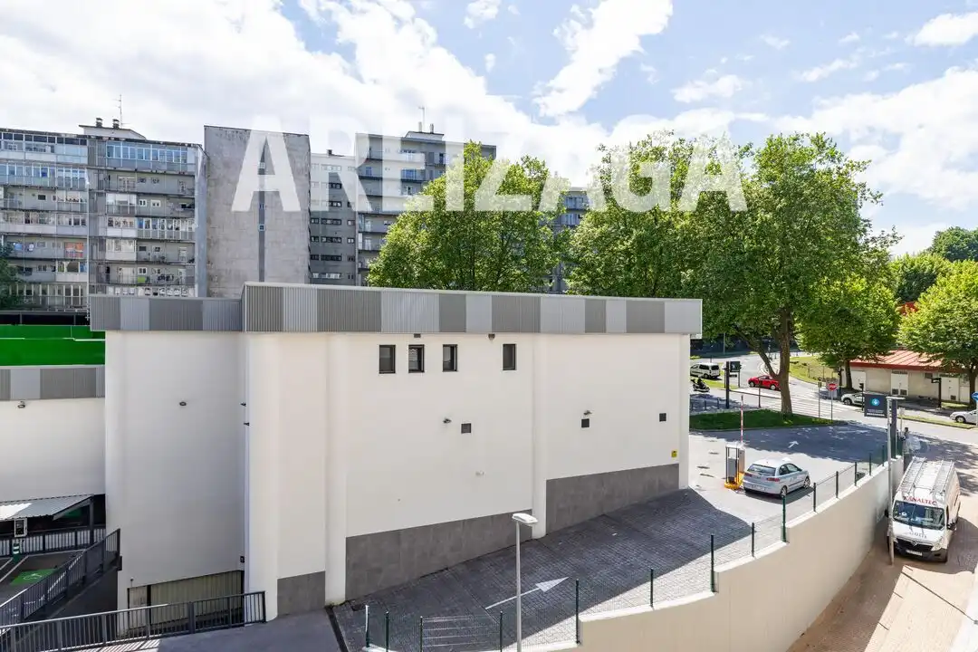 Vista exterior de Pis en venda en Donostia - San Sebastián  amb Calefacció, Moblat i Balcó