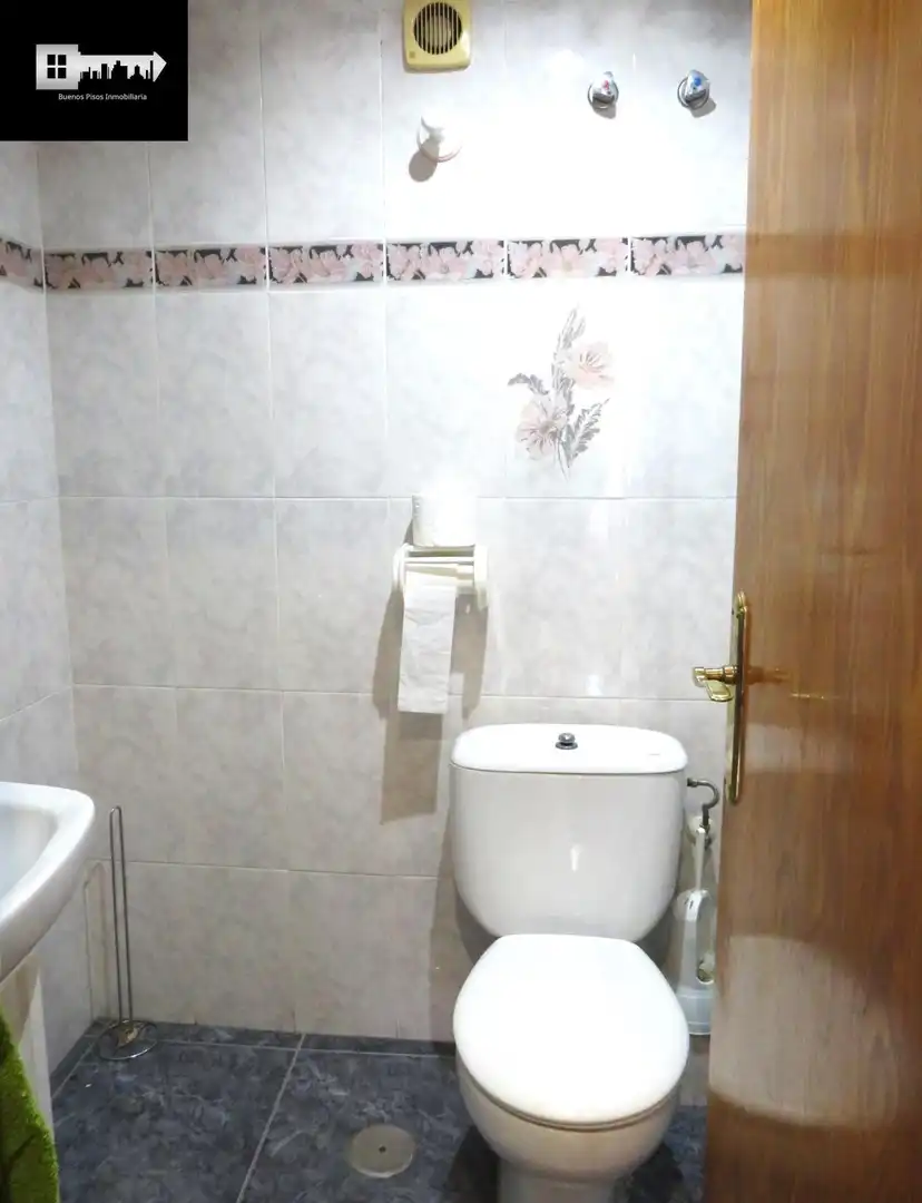 Baño de Piso en venta en Alicante / Alacant con Aire acondicionado, Calefacción y Jardín privado