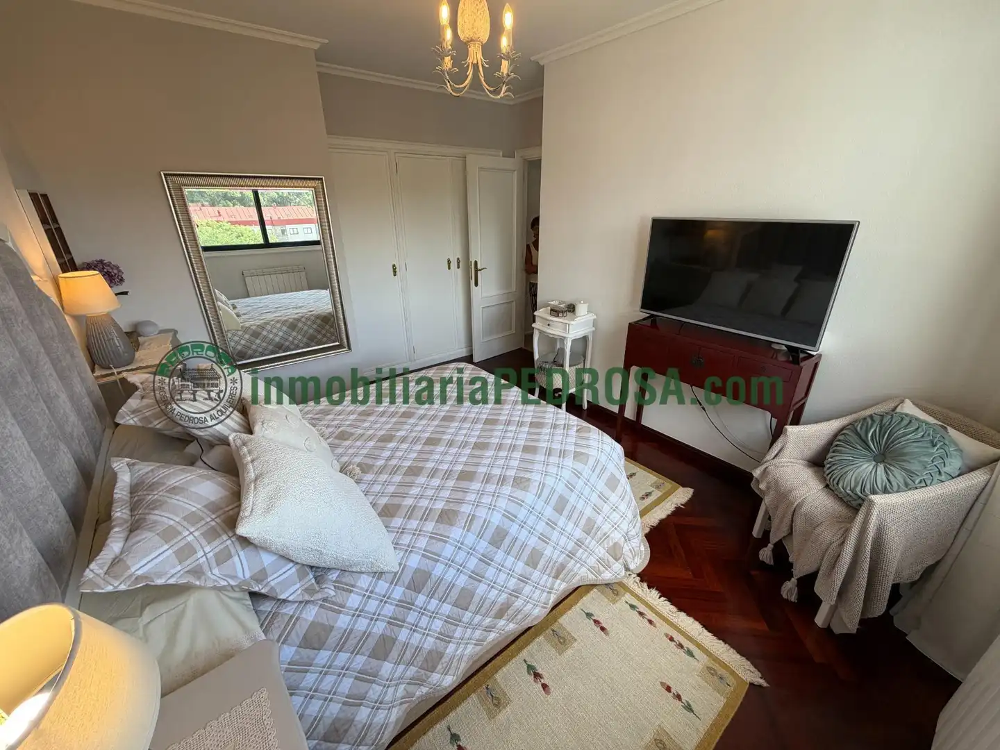 Dormitori de Apartament en venda en Pontevedra Capital  amb Calefacció i Traster