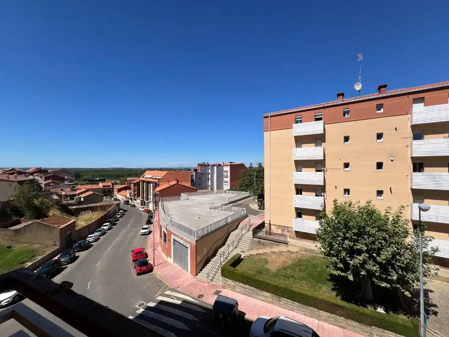Vista exterior de Pis en venda en Benavente amb Balcó