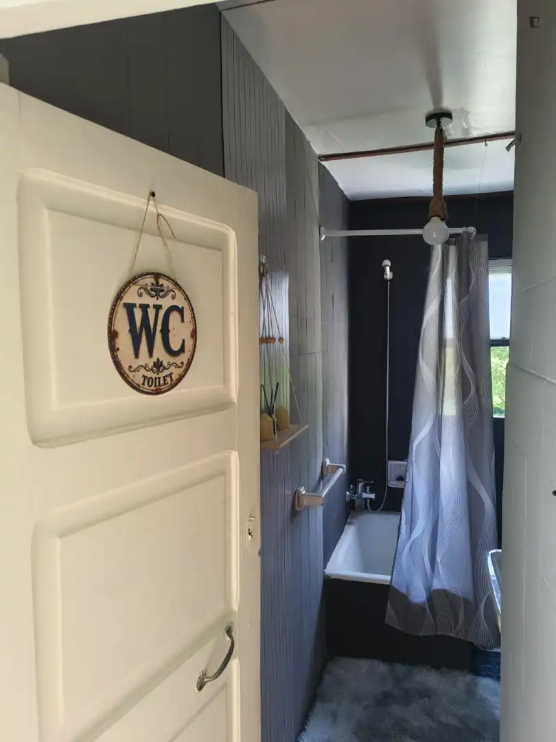 Baño de Casa o chalet para compartir en A Pobra de Trives  con Calefacción, Amueblado y Horno