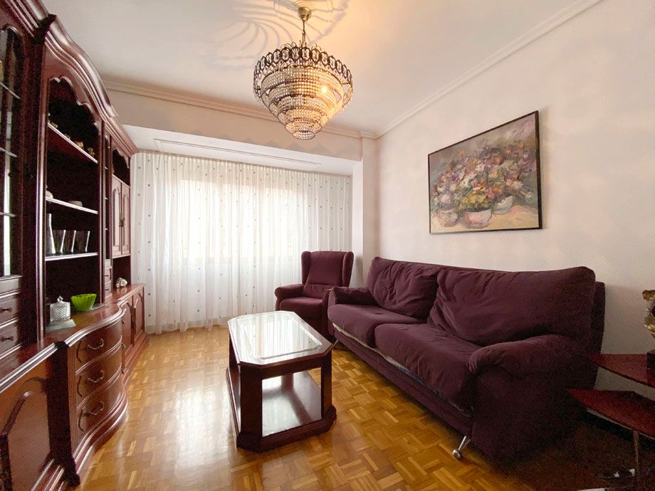 Sala d'estar de Pis en venda en Vitoria - Gasteiz amb Calefacció, Parquet i Terrassa