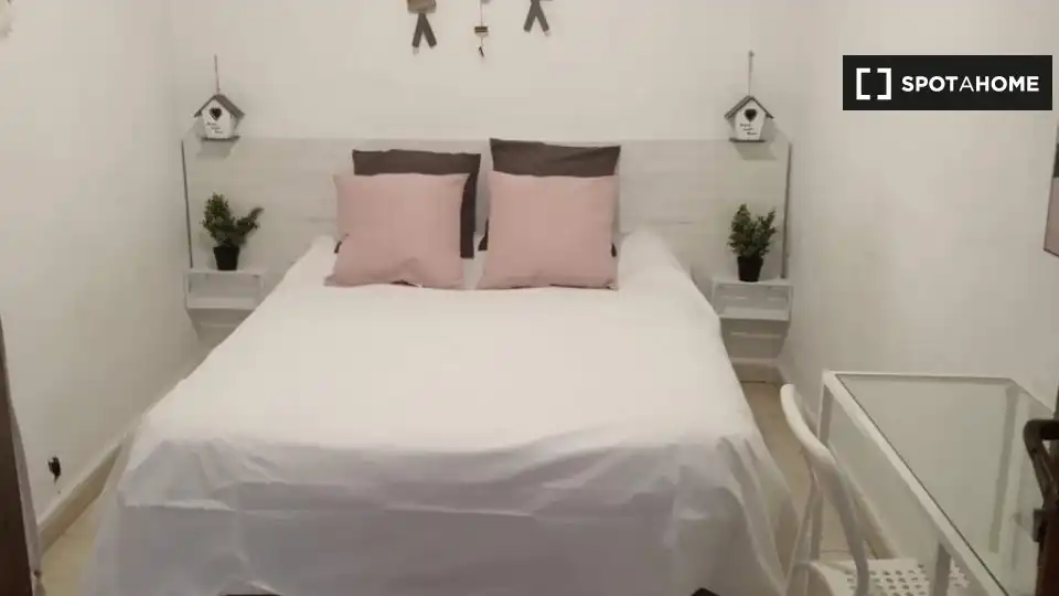 Bedroom of Flat for share in Centro