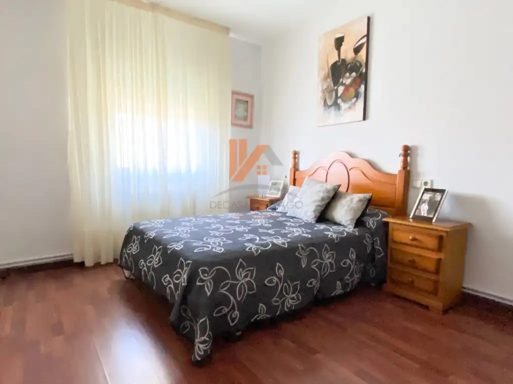 Bedroom of Houses for sale in Santiago de Compostela   with Private garden, Oven and Internet