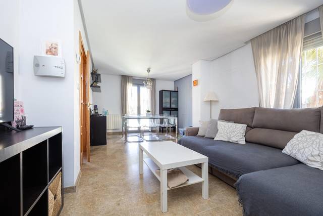 Casa-chalet en Venta en Calle Miguel Valle Tendero en Jun