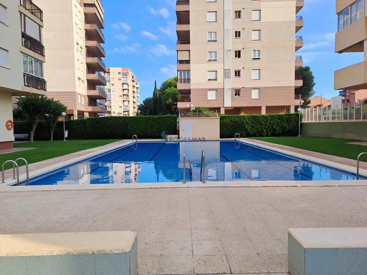 Piscina de Apartament en venda en Benicasim / Benicàssim amb Traster, Moblat i Piscina comunitària