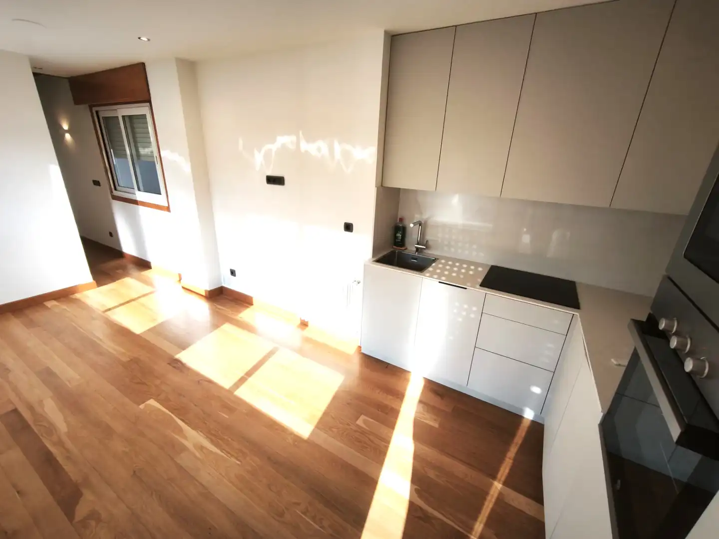Cocina de Piso de alquiler en Vigo  con Terraza, Trastero y Amueblado