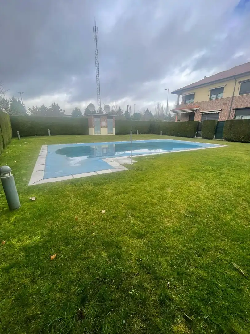 Swimming pool of Houses for sale in Valladolid  with Heating, Terrace and Community pool