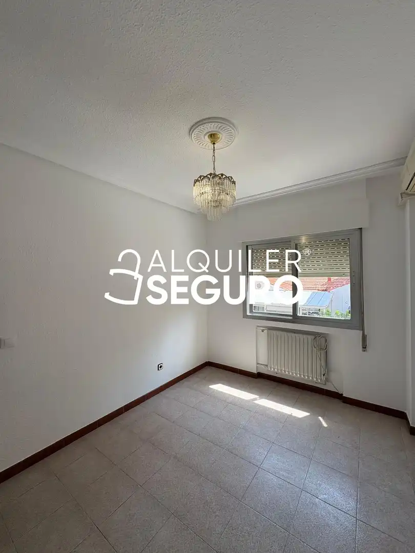 Bedroom of Flat for rent in Madrid  with Heating, Terrace and Furnished