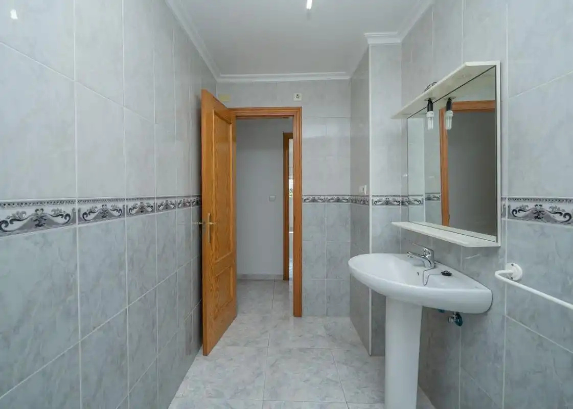 Baño de Piso en venta en Orihuela con Calefacción y Trastero