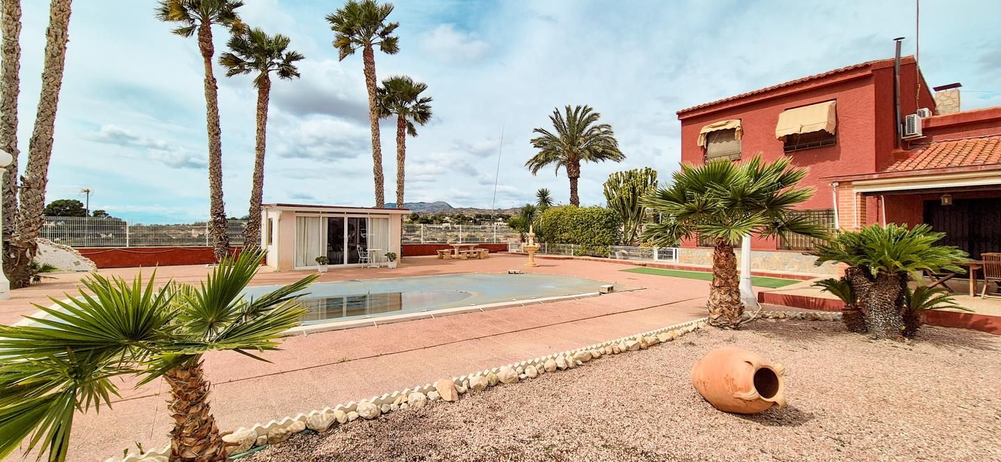 Piscina de Casa o xalet en venda en Elche / Elx amb Aire condicionat, Jardí privat i Traster