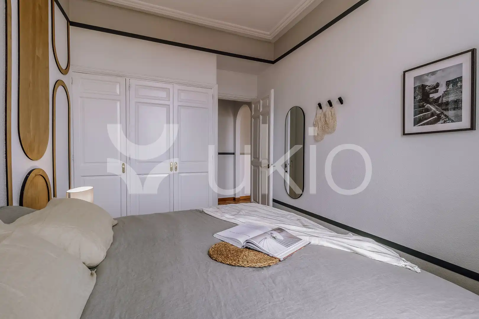 Dormitori de Apartament de lloguer en Madrid amb Aire condicionat, Calefacció i Moblat