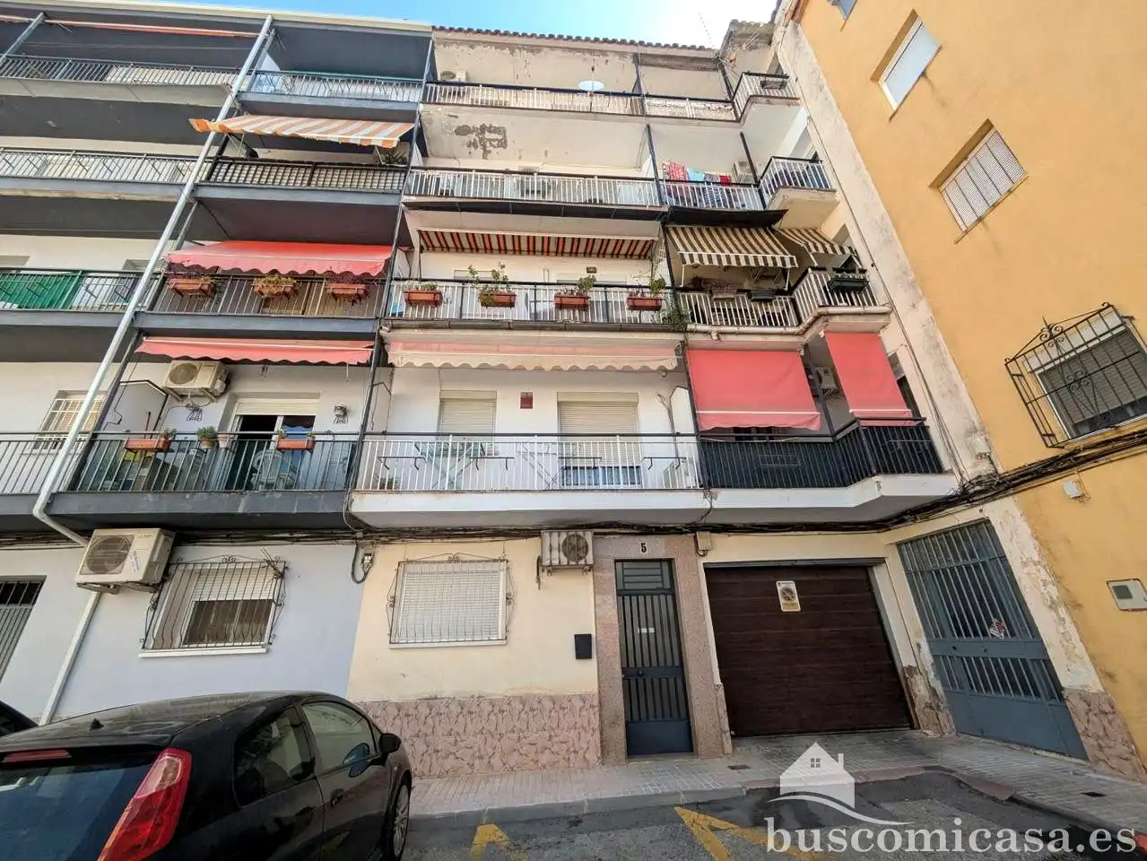 Vista exterior de Pis per a compartir en Linares amb Moblat