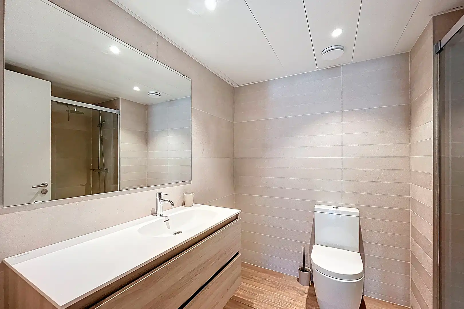 Bathroom of Apartments for sale in Escaldes – Engordany  with Parquet flooring and Terrace