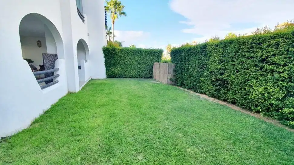 Jardí de Apartament de lloguer en Sotogrande amb Aire condicionat, Calefacció i Terrassa