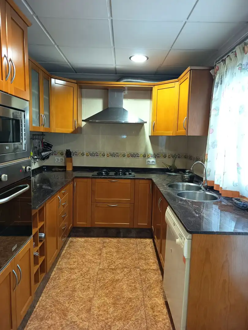 Cocina de Piso en venta en Ulldecona con Calefacción, Terraza y Trastero
