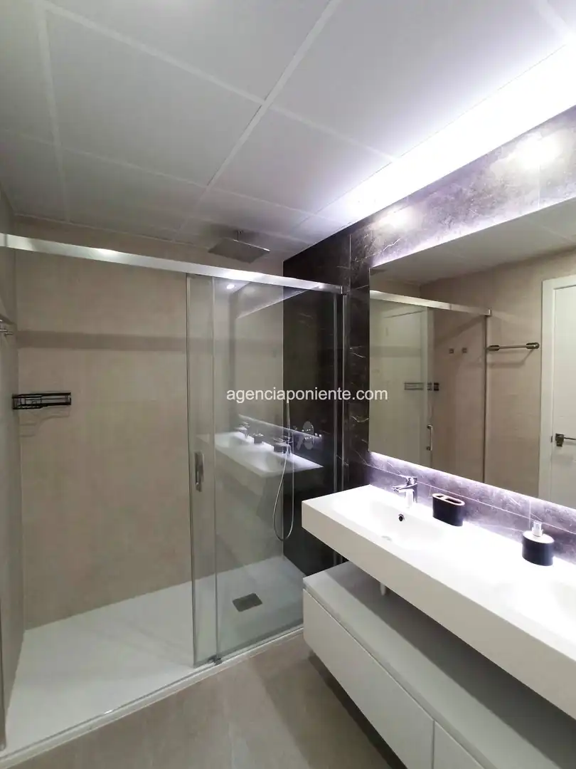 Bathroom of Flat for rent in Benidorm  with Air Conditioner, Terrace and Furnished
