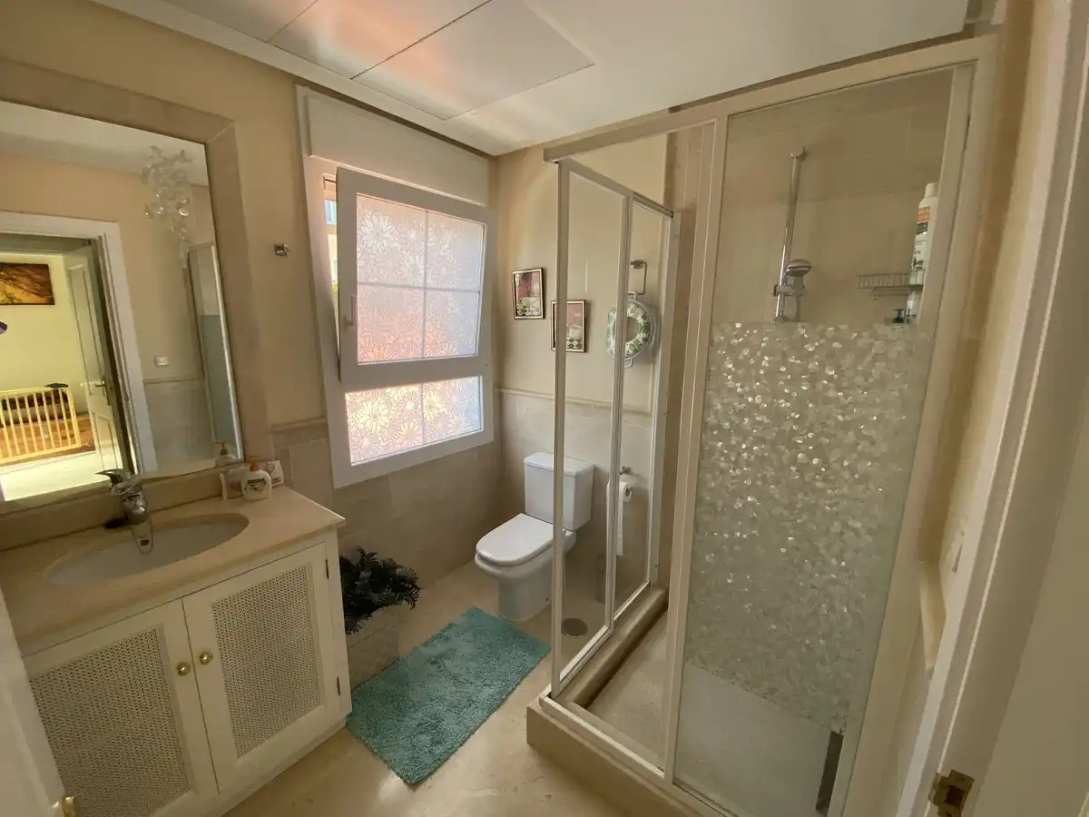 Baño de Casa adosada en venta en Ojén con Aire acondicionado, Amueblado y TV