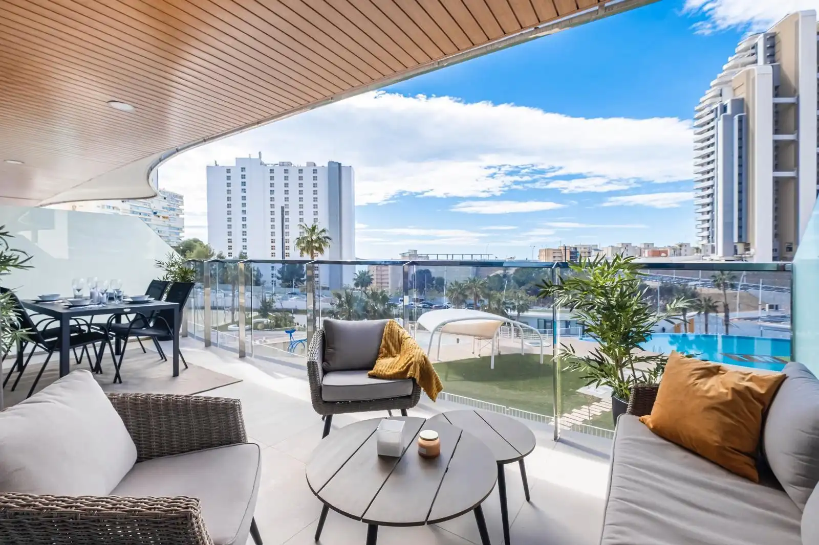 Apartamento con piscina en venta en Playa de Poniente, imagen 2