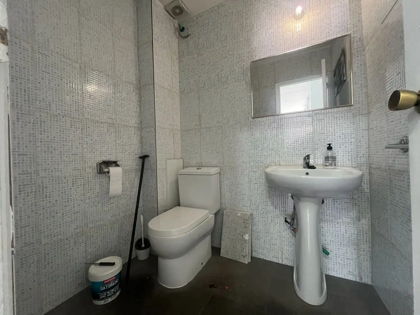 Baño de Local de alquiler en Zaragoza con Aire acondicionado y Parquet