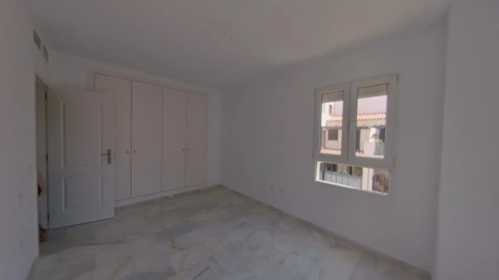 Habitación de Piso en venta en Benalmádena con Trastero y Piscina