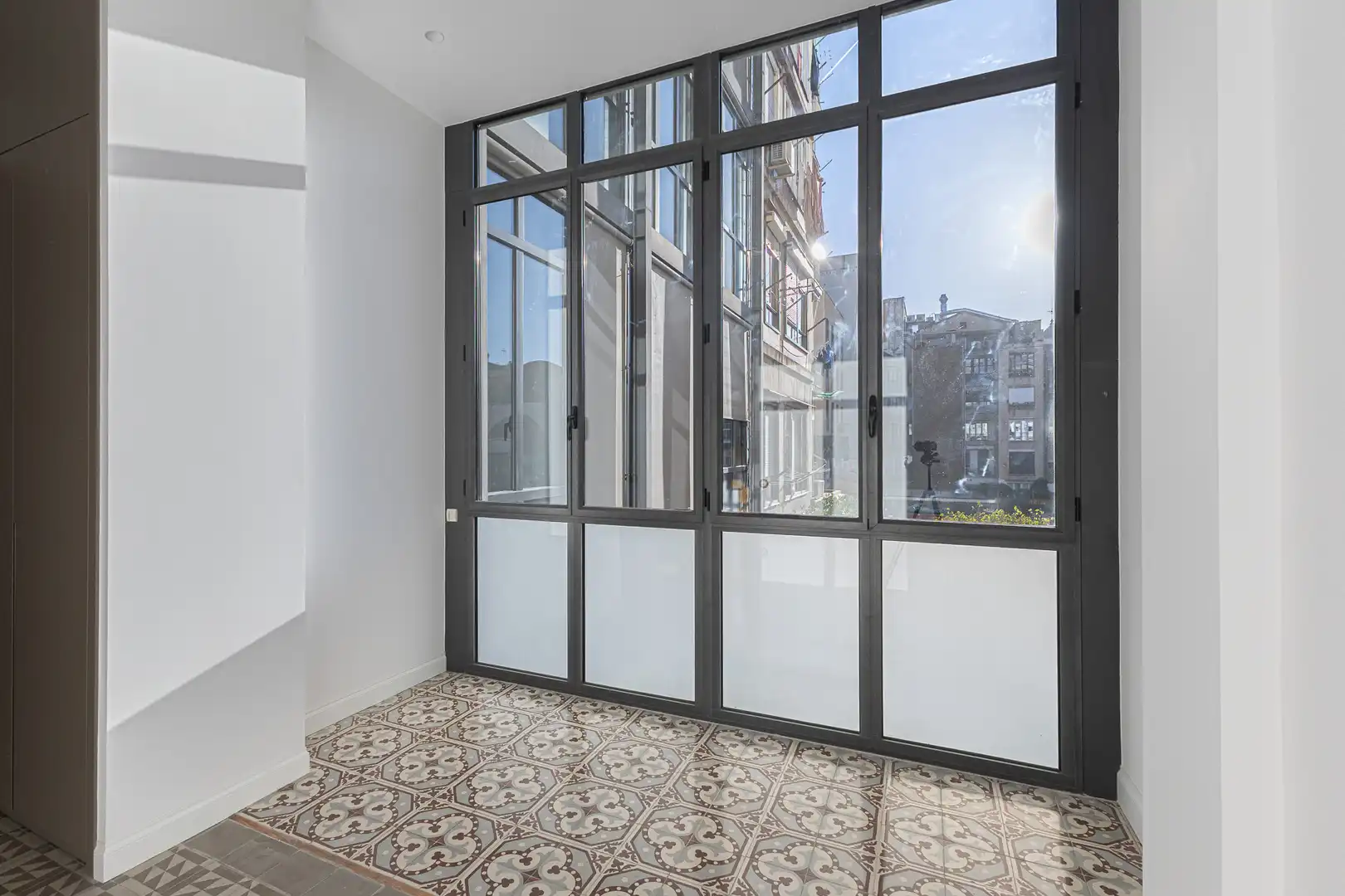Wohnung zum Verkauf in Barcelona mit Klimaanlage, Heizung und Balkon