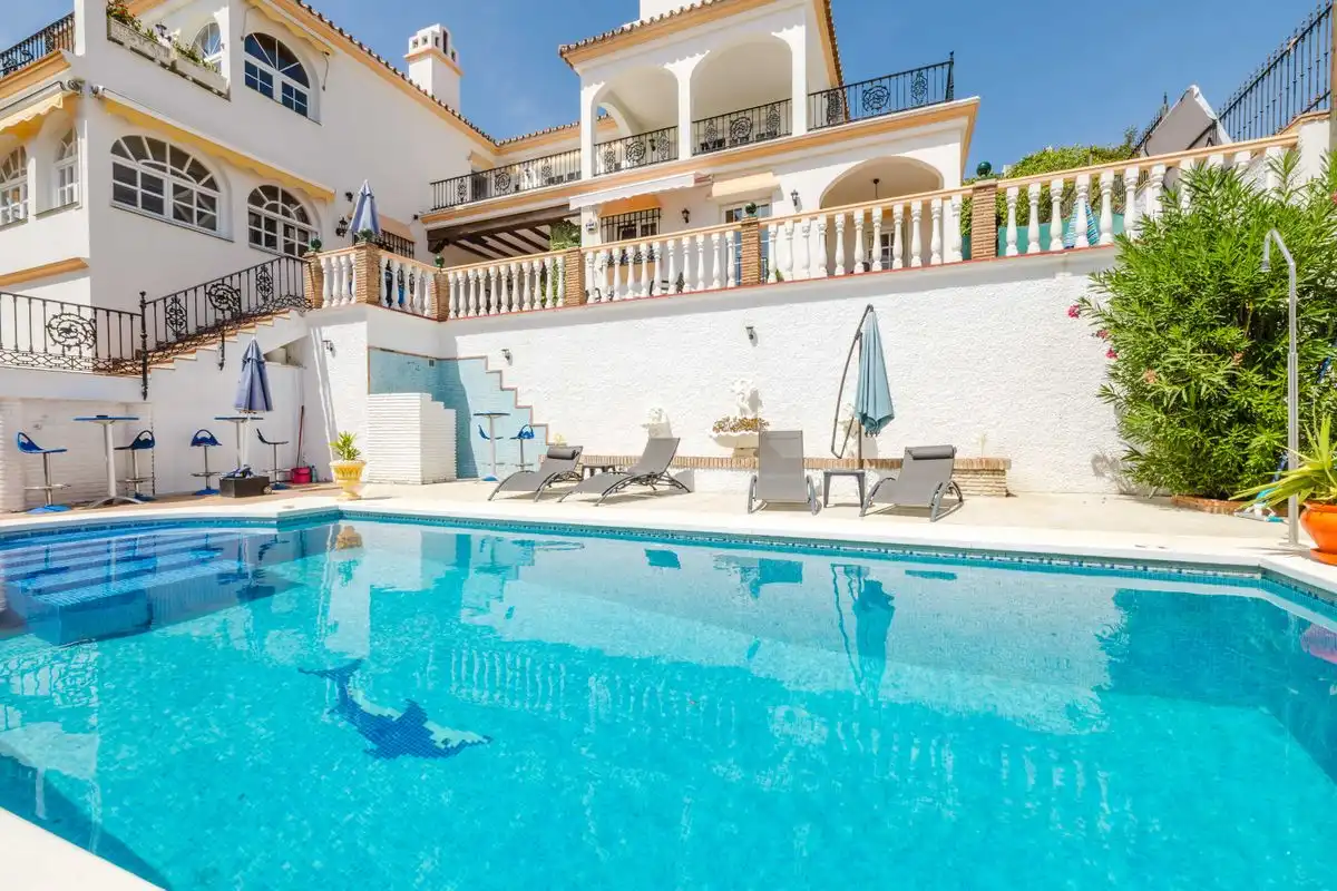 Piscina de Casa o chalet en venta en Mijas con Aire acondicionado, Calefacción y Jardín privado