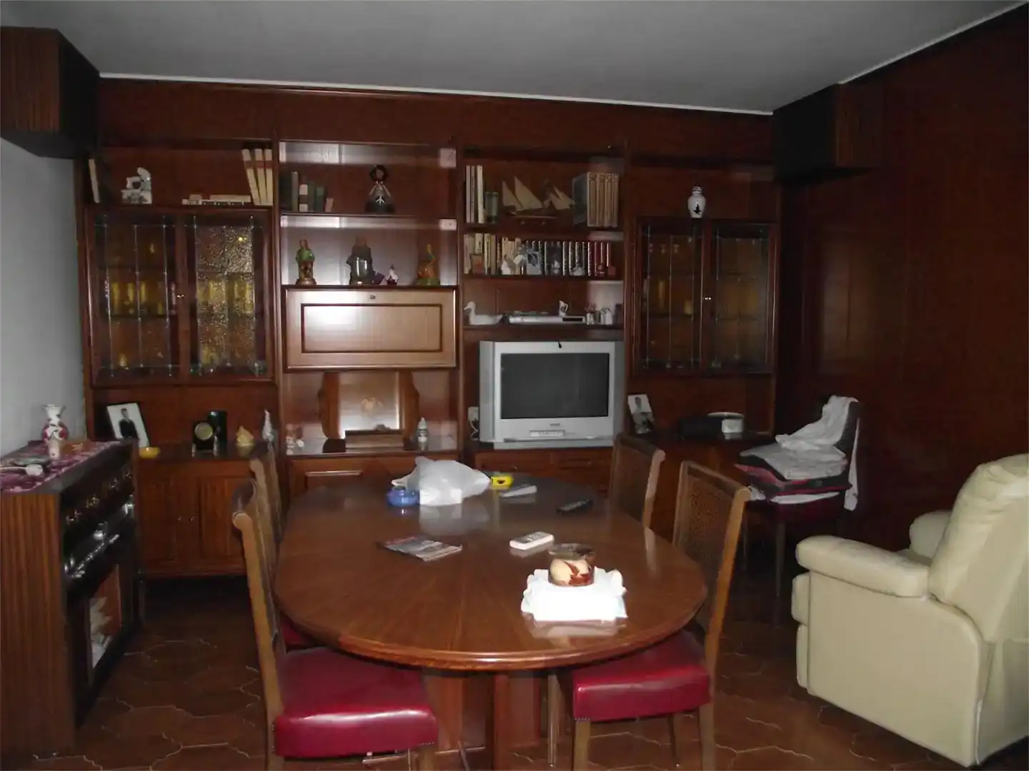 Esszimmer von Fabrikhallen zum Verkauf in Sant Feliu de Codines