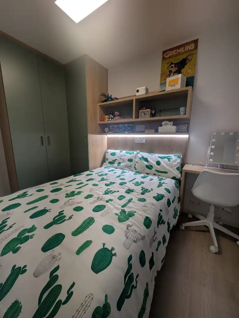Schlafzimmer von Wohnung zur Miete in Foz mit Heizung, Abstellraum und Möbliert