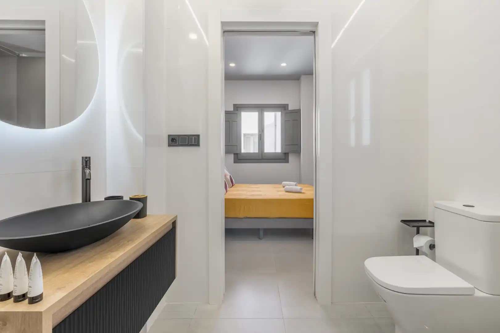Bathroom of Flat for rent in Granada  with Air Conditioner, Heating and Furnished