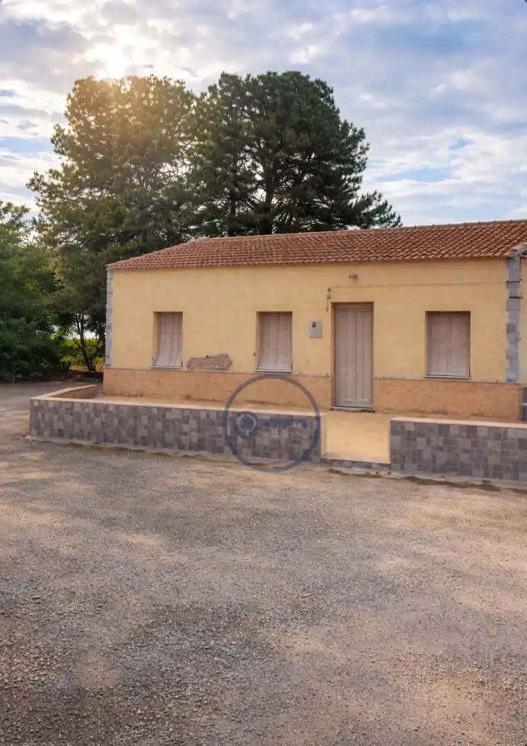 Casa rustica con giardino in vendita a Diseminado Rizaos
