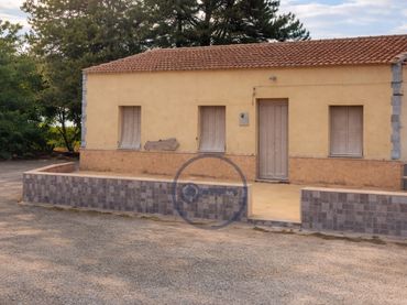 Maison rustique avec jardin à vendre à Diseminado Rizaos