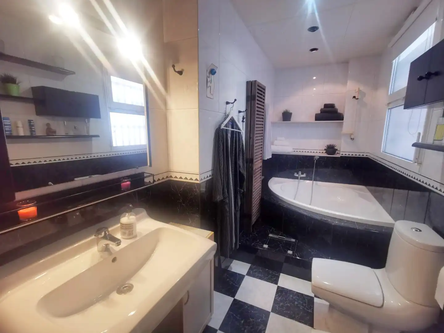 Bathroom of Flat for sale in Cornellà de Llobregat  with Air Conditioner, Heating and Terrace