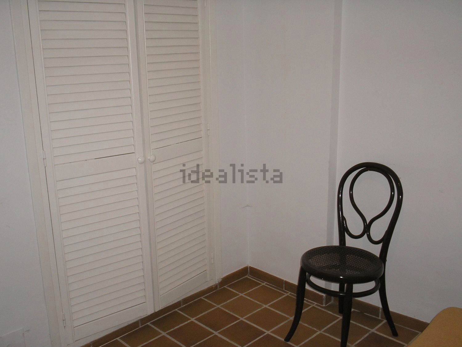 Dormitori de Pis de lloguer en  Granada Capital amb Aire condicionat, Moblat i Rentadora