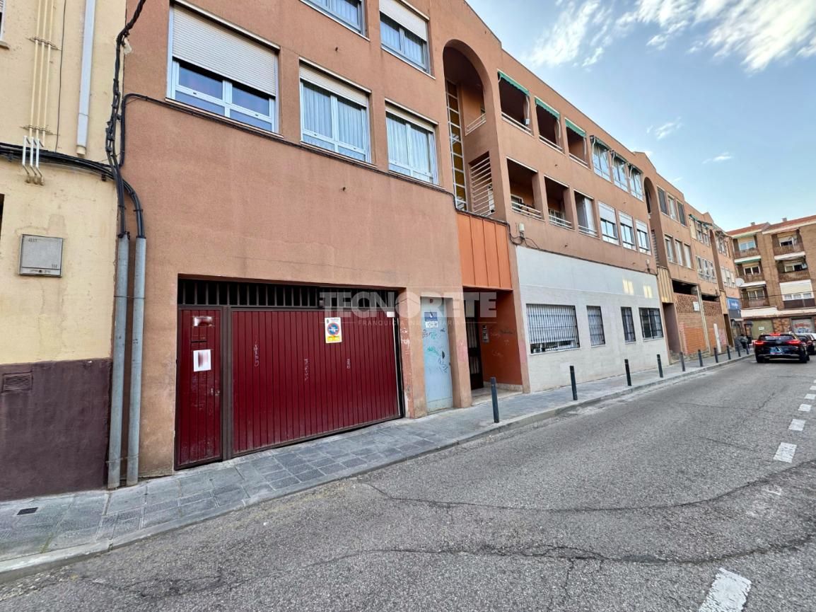 Vista exterior de Garatge en venda en Guadalajara Capital